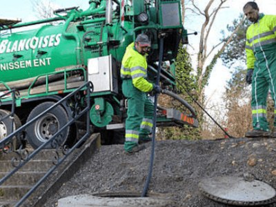 Travaux de vidange au Blanc, proche de Châteauroux